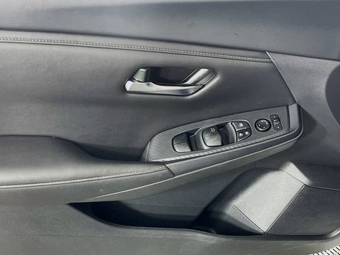 Used 2023 Nissan Sentra SV FWD image 18