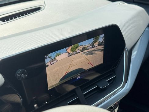 Used 2025 Chevrolet Trax LT FWD image 19