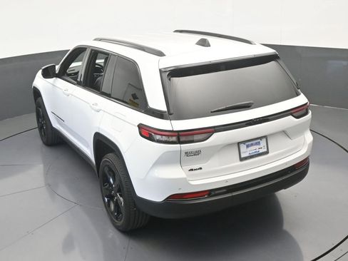 Used 2024 Jeep Grand Cherokee Altitude image 49