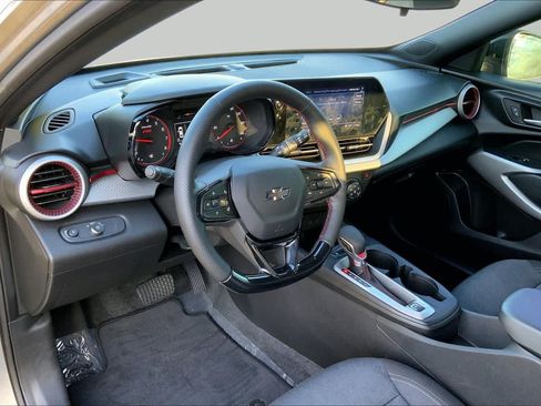 Used 2024 Chevrolet Trax RS FWD image 17