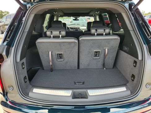 New 2025 Cadillac XT6 Luxury image 12