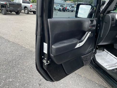 Used 2015 Jeep Wrangler Unlimited Sahara AWD/4WD image 14