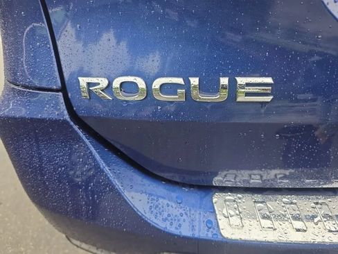 Used 2018 Nissan Rogue SV w/ Premium Package AWD/4WD image 17