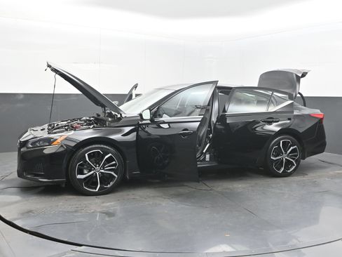 Certified 2025 Nissan Altima 2.5 SR FWD image 37
