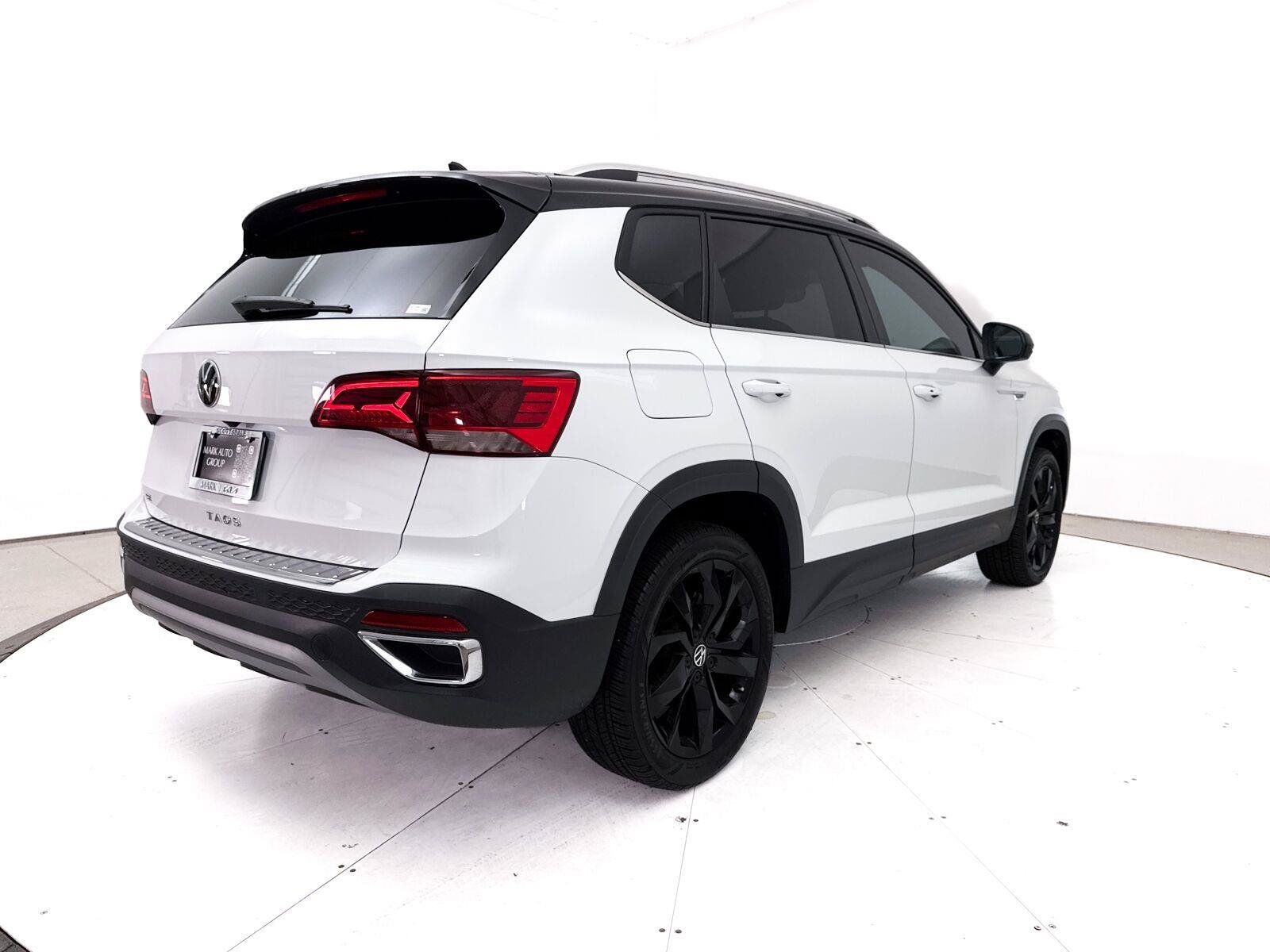 Used 2023 Volkswagen Taos SE w/ Panoramic Sunroof Package FWD image 16