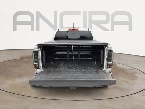 Used 2017 GMC Canyon SLE image 16