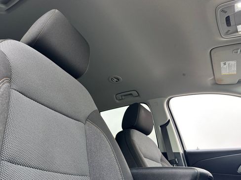 Used 2021 Chevrolet Traverse LT image 25