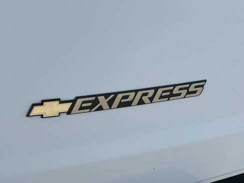 Used 2017 Chevrolet Express 3500 LT w/ LT Preferred Equipment Group image 28