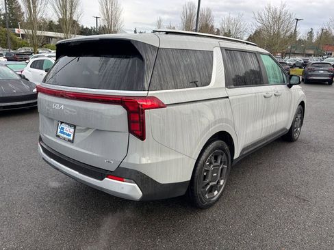 Used 2025 Kia Carnival EX image 5