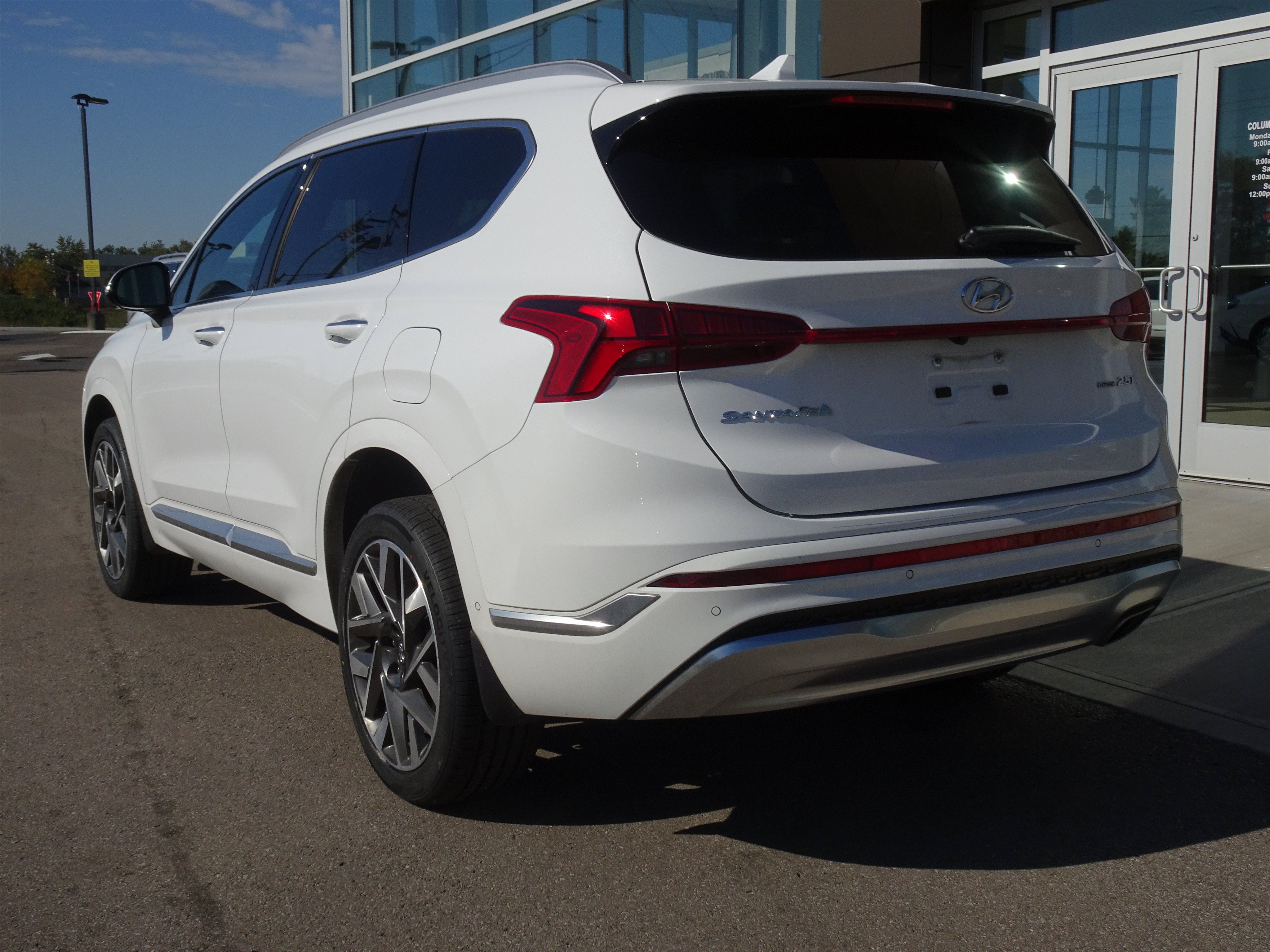 Used 2023 Hyundai Santa Fe Calligraphy AWD/4WD image 3