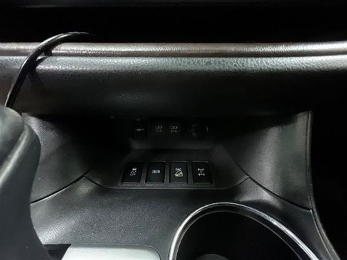 Used 2019 Toyota Highlander XLE AWD/4WD image 17