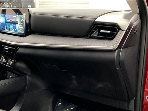 Used 2025 Nissan Kicks SV image 16