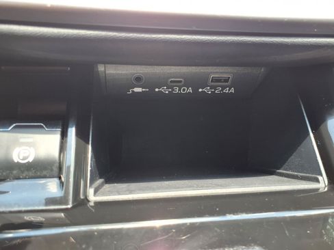 Certified 2025 Subaru Outback Limited AWD/4WD image 9