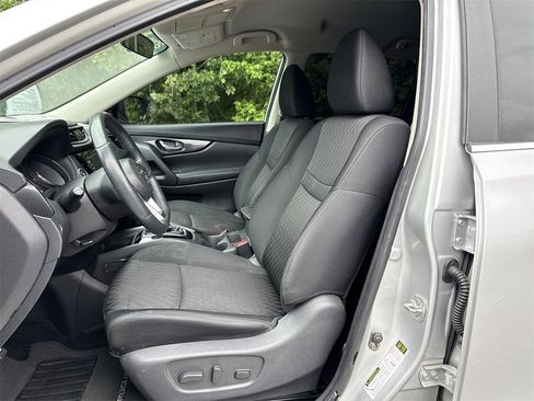 Used 2018 Nissan Rogue SV image 19