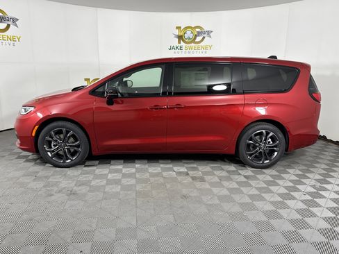 New 2026 Chrysler Pacifica Select FWD image 5