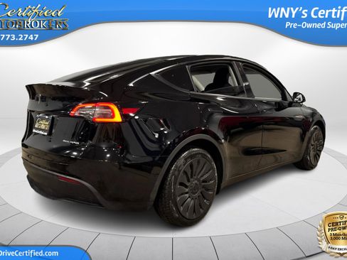 Used 2020 Tesla Model Y Long Range image 6