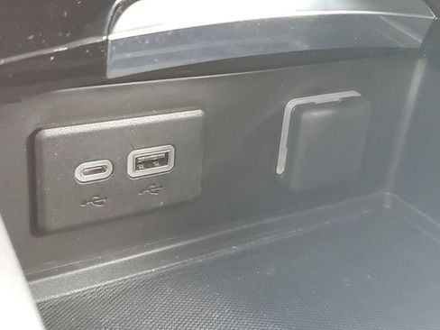 Certified 2023 Buick Envision Essence image 30