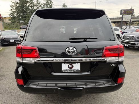 Used 2016 Toyota Land Cruiser Base image 9