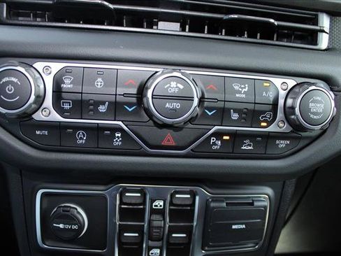 New 2025 Jeep Gladiator Rubicon image 17