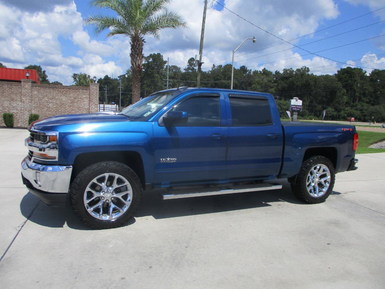 Used 2018 Chevrolet Silverado 1500 LT w/ Texas Edition AWD/4WD image 3