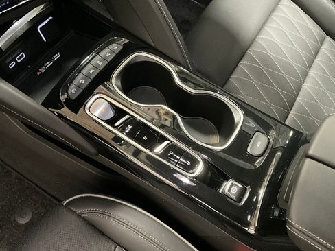 Used 2023 Buick Envision Avenir AWD/4WD image 16