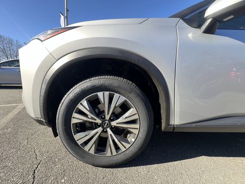 Used 2023 Nissan Rogue SV image 13