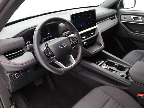 Used 2025 Ford Explorer ST-Line w/ ST-Line Street Pack image 15