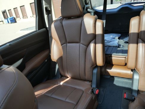 Used 2019 Subaru Ascent Touring w/ Popular Package #2 AWD/4WD image 12