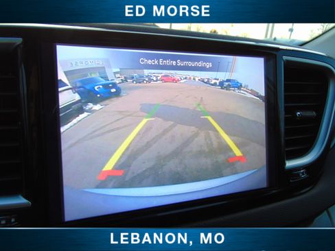 Used 2024 Chrysler Pacifica Touring-L image 25