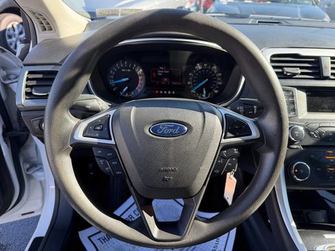 Used 2015 Ford Fusion SE image 18