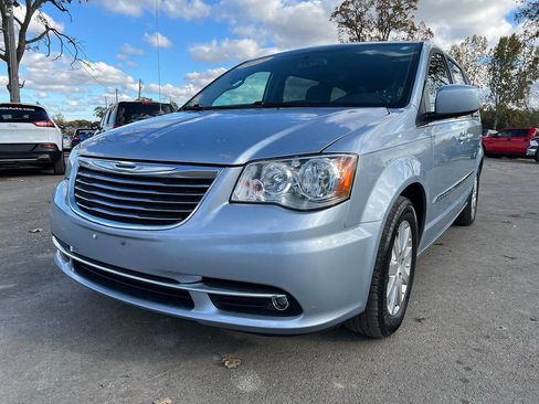 Used 2013 Chrysler Town & Country Touring image 2