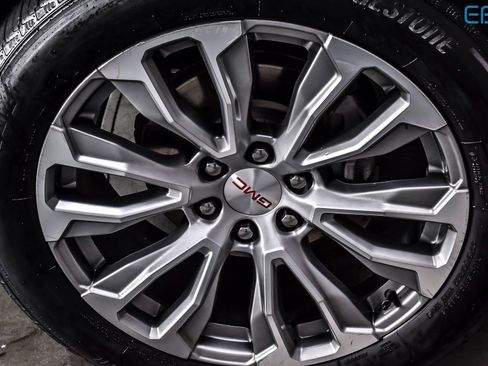 Used 2021 GMC Yukon Denali w/ Denali Premium Package image 11