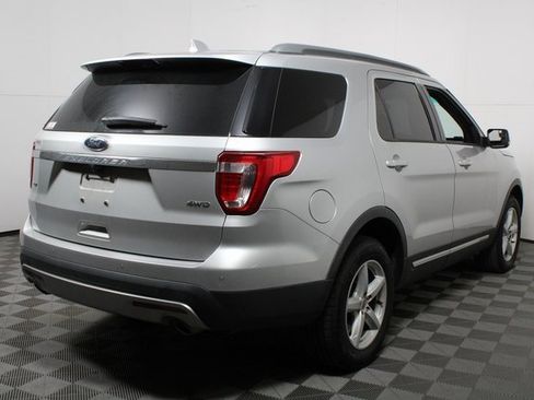 Used 2016 Ford Explorer XLT w/ Equipment Group 202A image 5