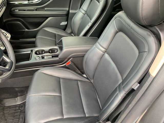 Certified 2025 Lincoln Corsair AWD w/ Equipment Group 101A image 16