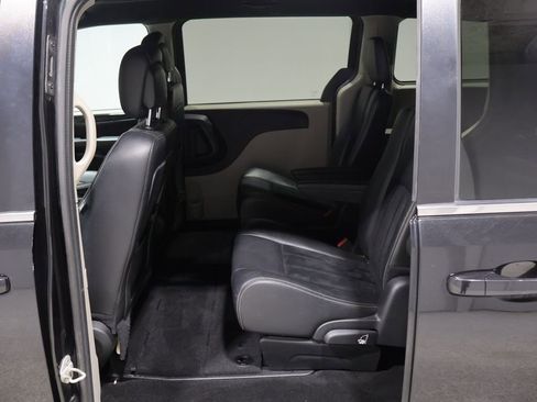 Used 2018 Dodge Grand Caravan SXT FWD image 17