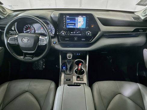 Used 2022 Toyota Highlander Limited FWD image 27