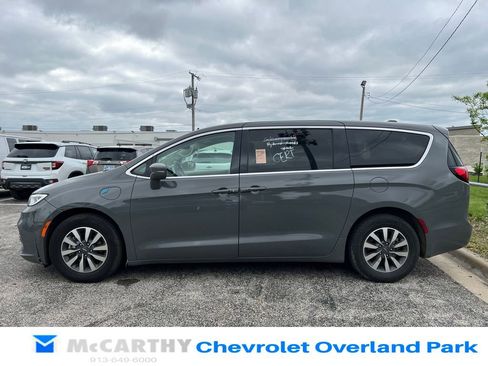 Used 2022 Chrysler Pacifica Touring-L FWD image 6