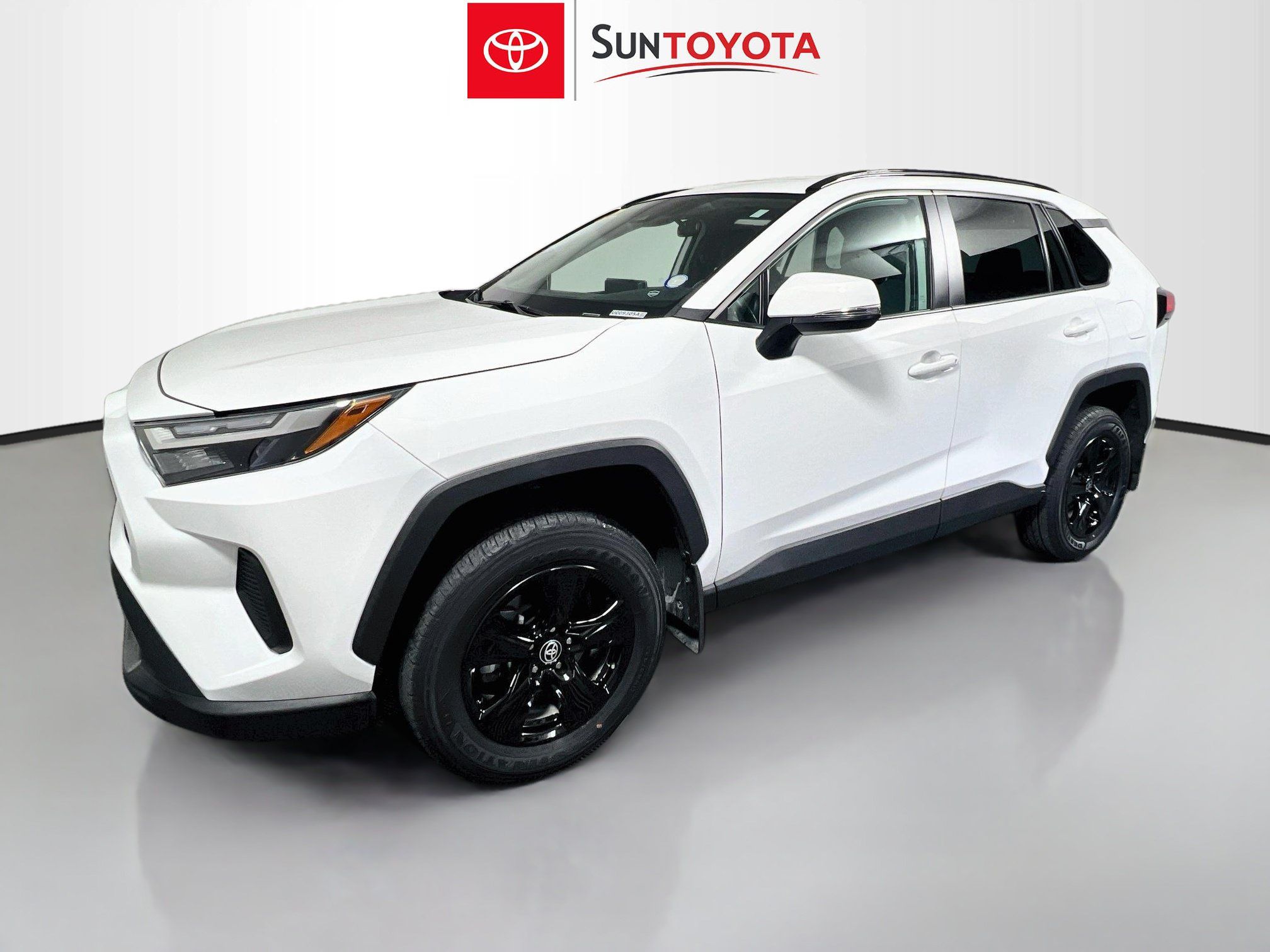 Used 2024 Toyota RAV4 XLE w/ Convenience Package FWD image 9
