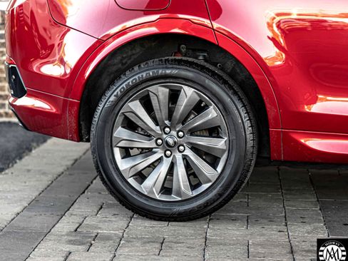 Used 2020 Land Rover Discovery Sport SE R-Dynamic image 11