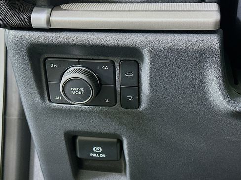 Used 2025 Ford Expedition Max Active AWD/4WD image 16