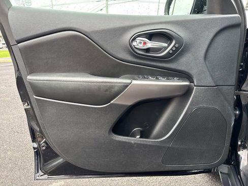 Used 2019 Jeep Cherokee Limited w/ Technology Group image 29