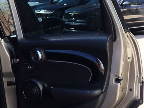 Used 2017 MINI Cooper S image 26