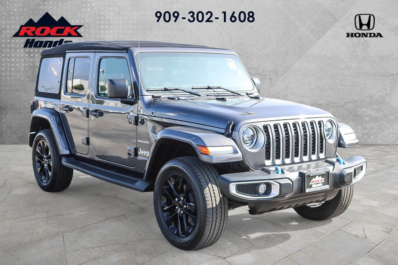 Used 2023 Jeep Wrangler Unlimited Sahara w/ Cold Weather Group AWD/4WD image 3