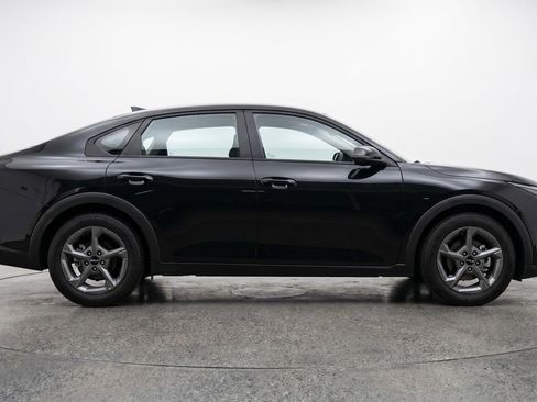 Used 2025 Kia K4 LXS FWD image 11