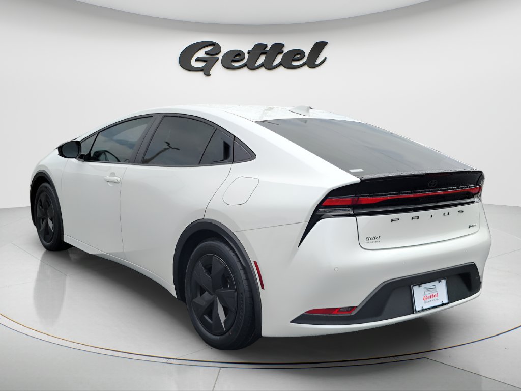 Used 2024 Toyota Prius LE FWD image 7