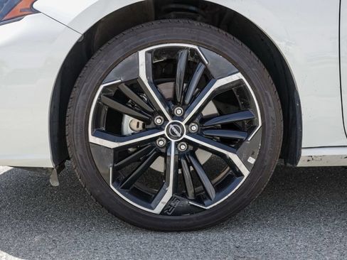 Used 2024 Nissan Altima 2.5 SR FWD image 12
