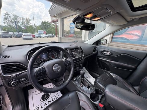 Used 2019 Jeep Cherokee Trailhawk w/ Comfort/Convenience Group AWD/4WD image 15