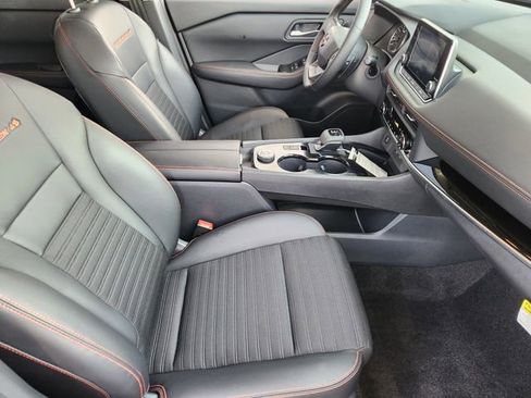 Certified 2025 Nissan Rogue SV image 11