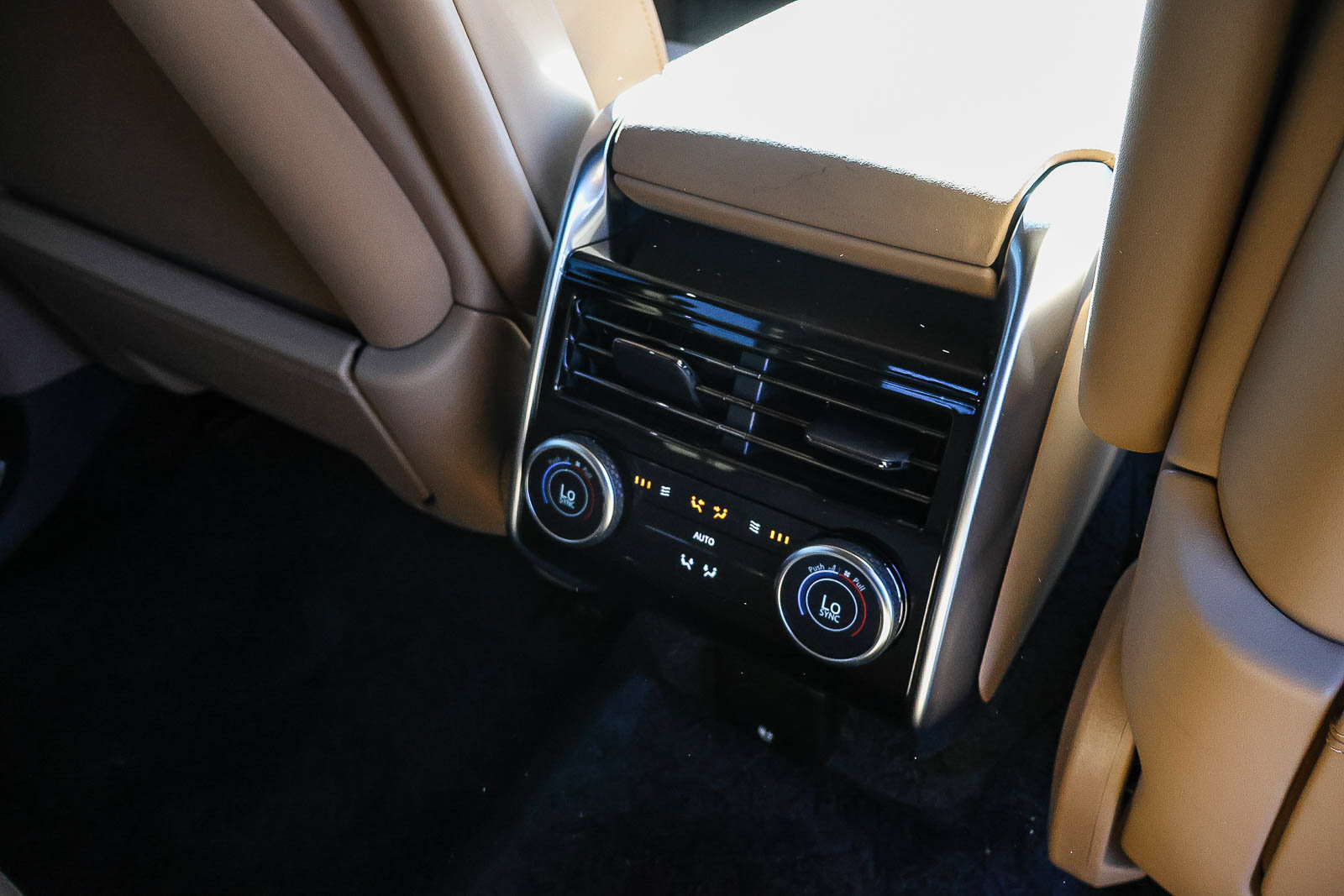 New 2026 Land Rover Range Rover SE AWD/4WD image 19
