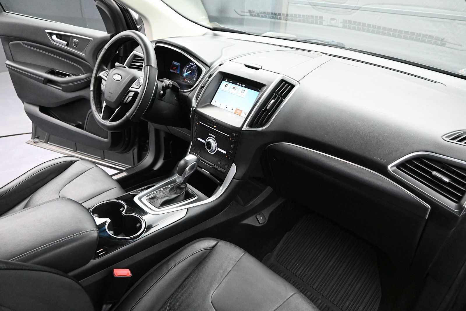 Used 2018 Ford Edge Titanium w/ Equipment Group 301A AWD/4WD image 31
